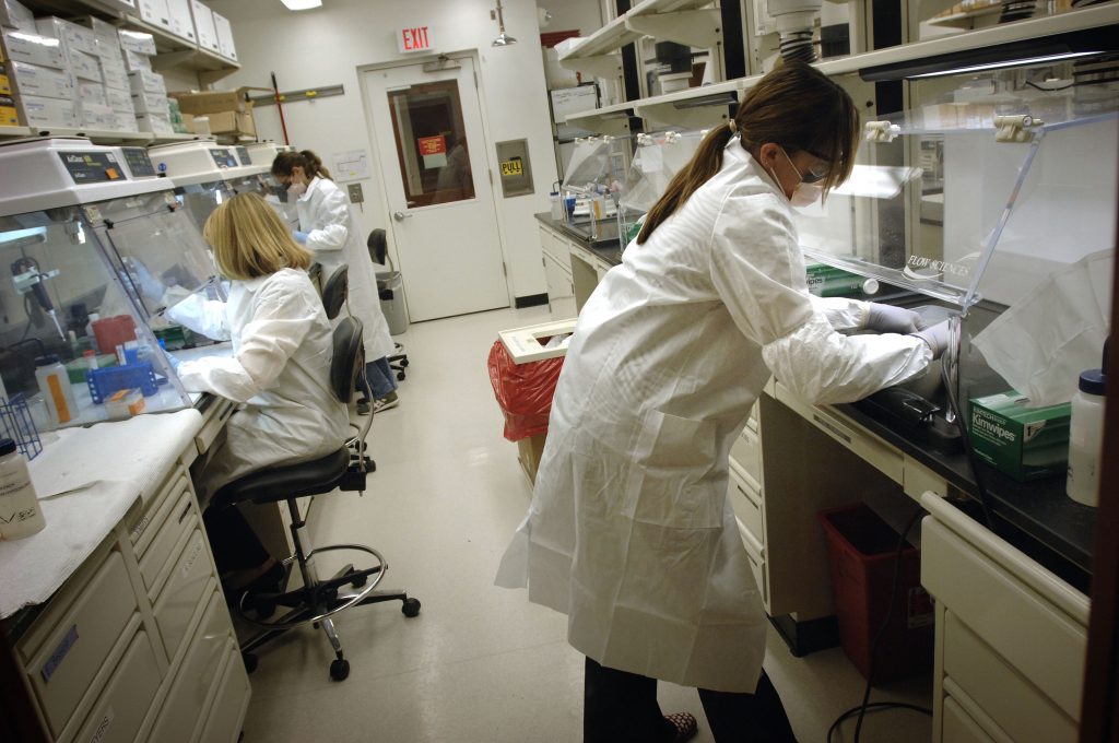 three female scientists working in a laboratory